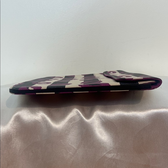 Marc by Marc Jacobs Lips iPad Case - Picture 10 of 14